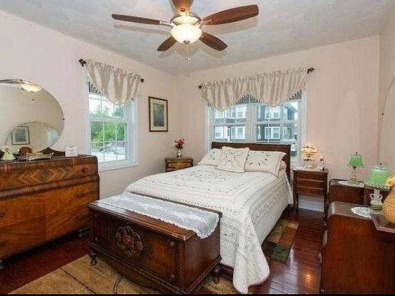 4th image of 15 Glen Ave #A