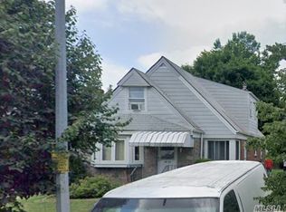 8050 255th St, Glen Oaks, NY 11004