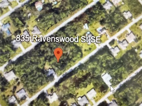 835 Ravenswood St SE, Palm Bay, FL 32909