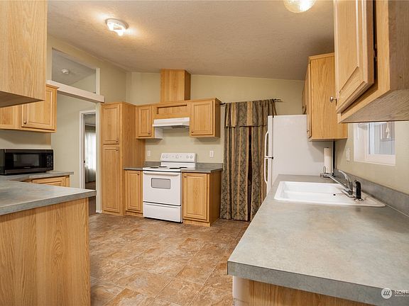 4th image of 15406 122nd Avenue Ct E #8