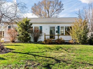 202 9th Ave, Hiawatha, IA 52233