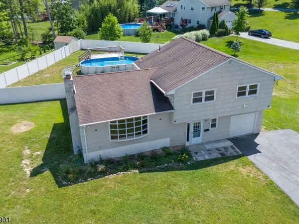 33 Jefferson Ter, Ogdensburg Boro, NJ 07439
