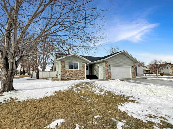 3501 Sandpiper Trl SE, Mandan, ND 58554