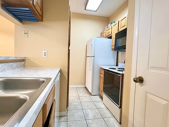 4th image of 3001 Cedar St APT 307