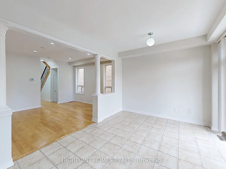 8 Martree Cres — Photo 3