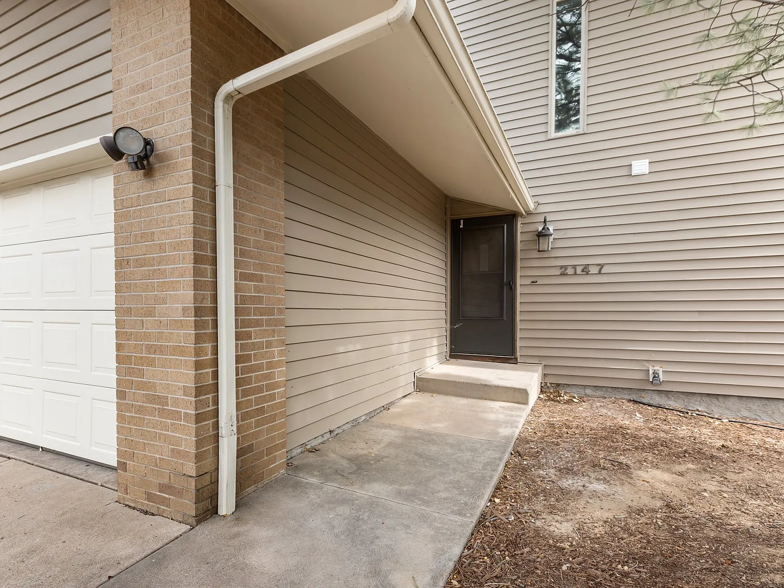 2147 Broadmoor Rd Circle — Photo 2