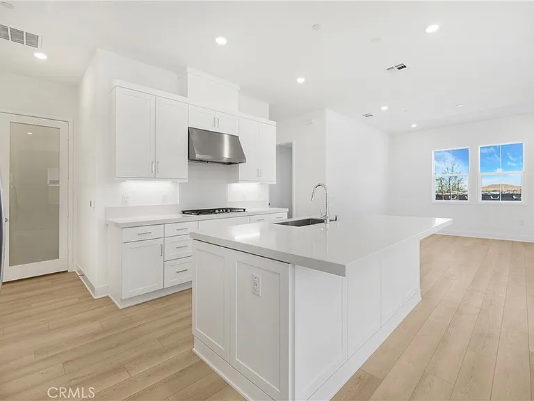 141 Dolores — Photo 10