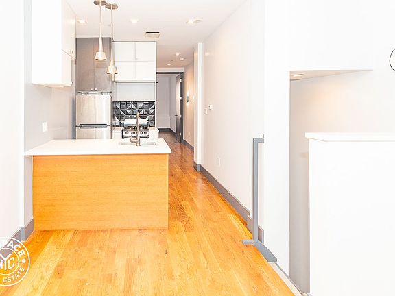 3rd image of 174 Knickerbocker Ave APT 1R