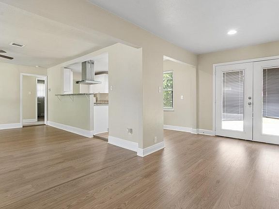 5th image of 216 Bearle St