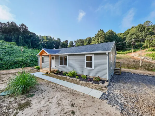 27 Betty Sue Deyton Road, Robbinsville, NC 28771