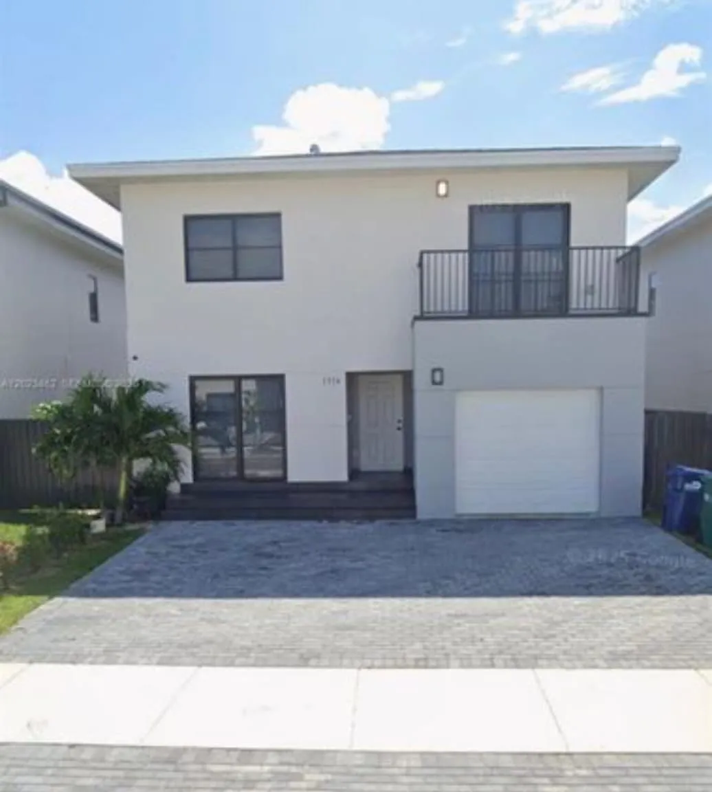 4 bed, 1810 sqft, $3,550 — Photo 1