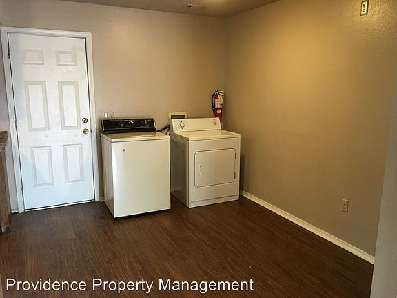 3rd image of 1051 W Eagle St