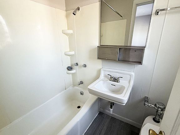 4th image of 332 Ludlow Ave #3405-306