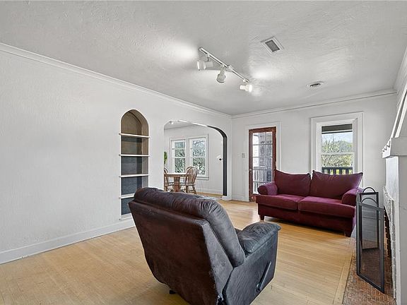5th image of 5024 Woodland Ave