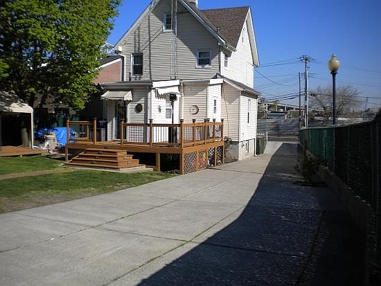 3rd image of 2288 Richmond Ter
