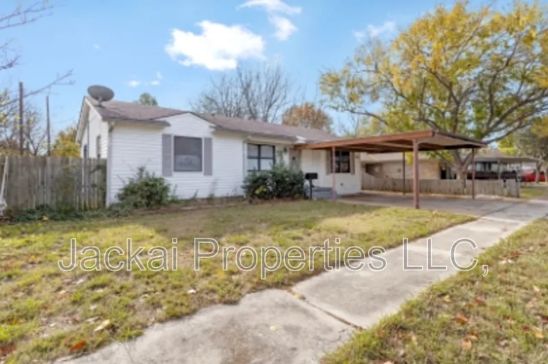 3 bed, 1.0 bath, 1052 sqft, $1,195 — Photo 4