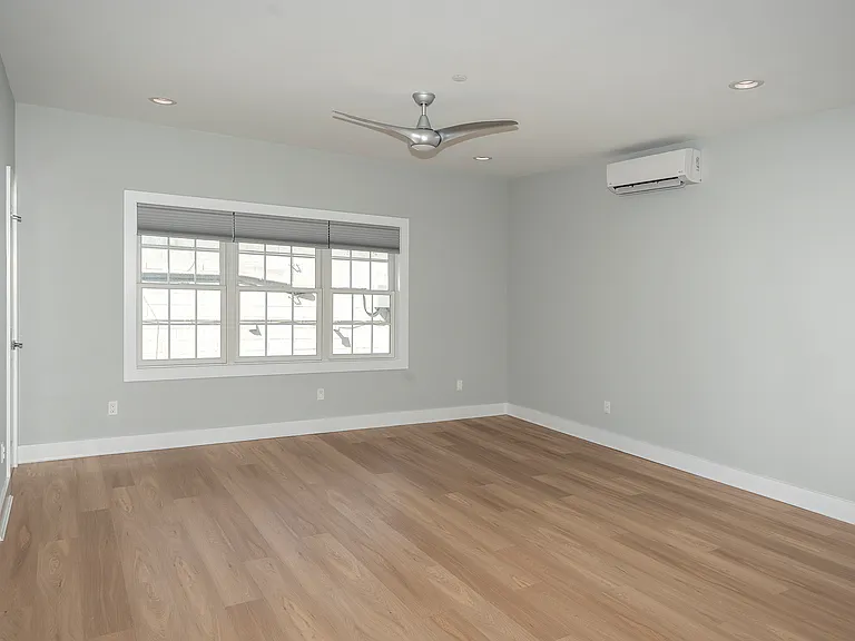 Fairfield Townhouse At Valley Stream — Photo 13