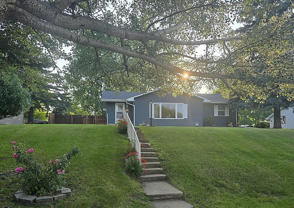 1st image of 111 Hill Ave S
