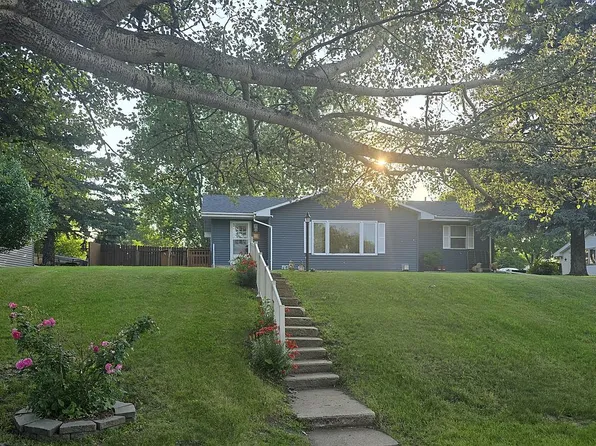 111 Hill Ave S, Park River, ND 58270