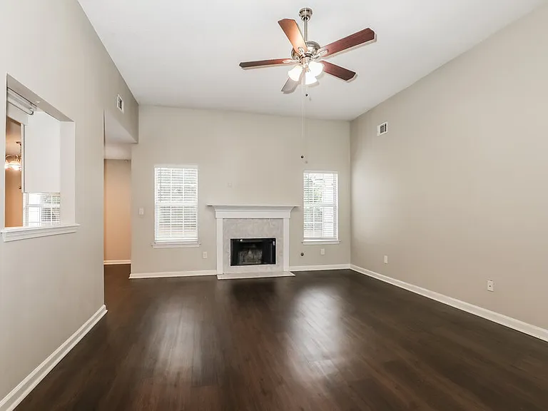 172 Regency Park Dr — Photo 3