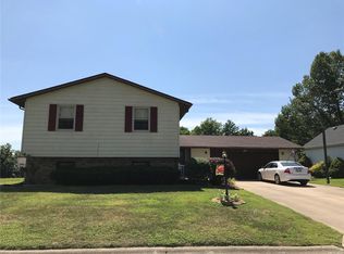 26 Islander Dr, Brighton, IL 62012