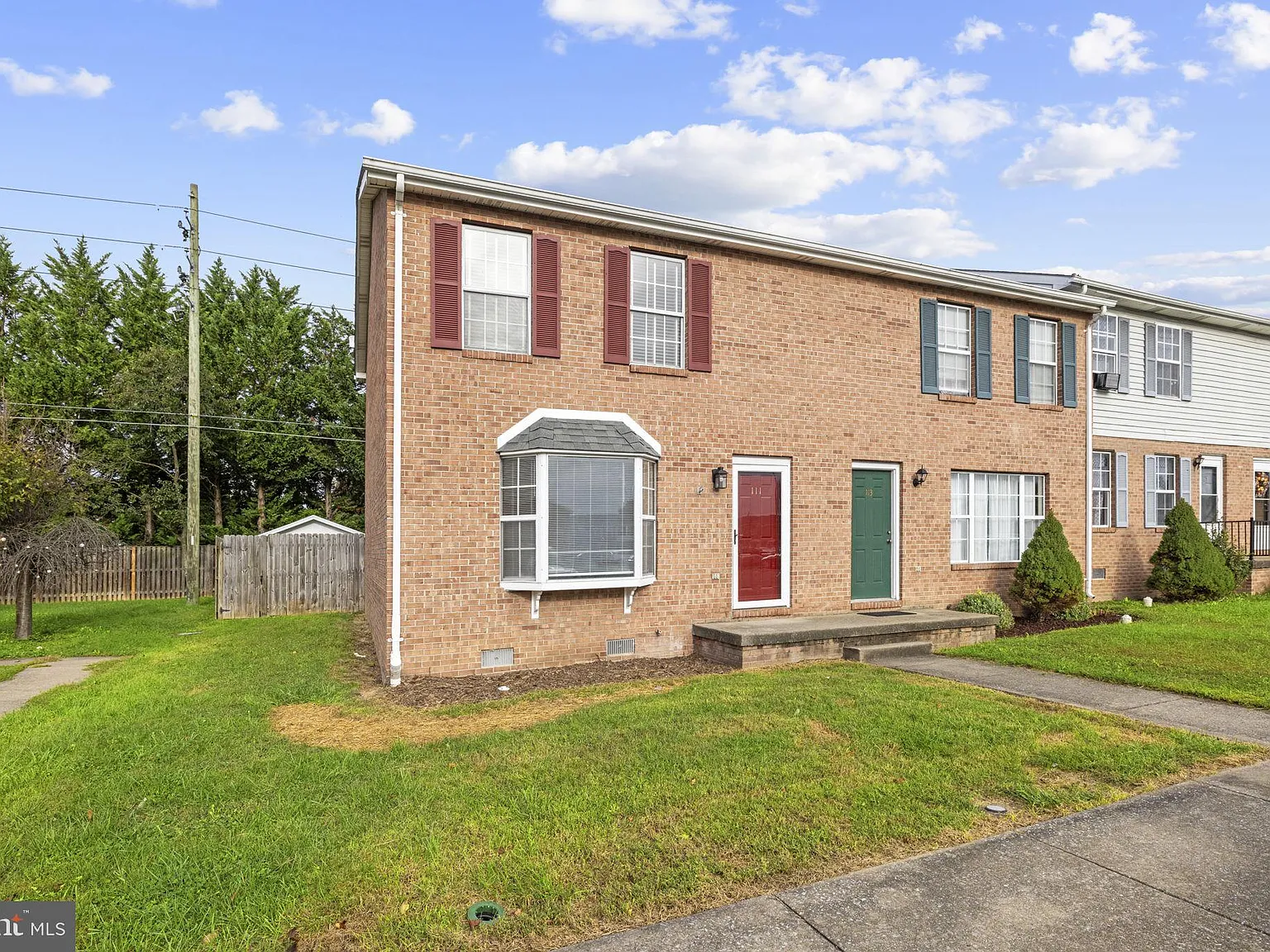 3 bed, 1.5 bath, 1200 sqft, $1,500 — Photo 2