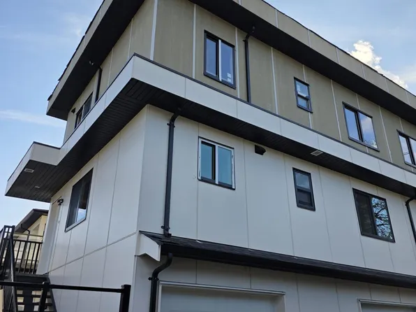 6765 Kitchener St #4, Burnaby, BC V5B 2J8