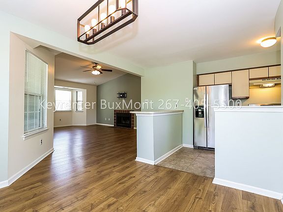 3rd image of 601B Rose Hollow Dr #B