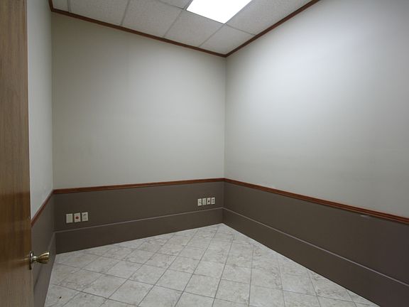 5th image of 425 W Tunnel Blvd