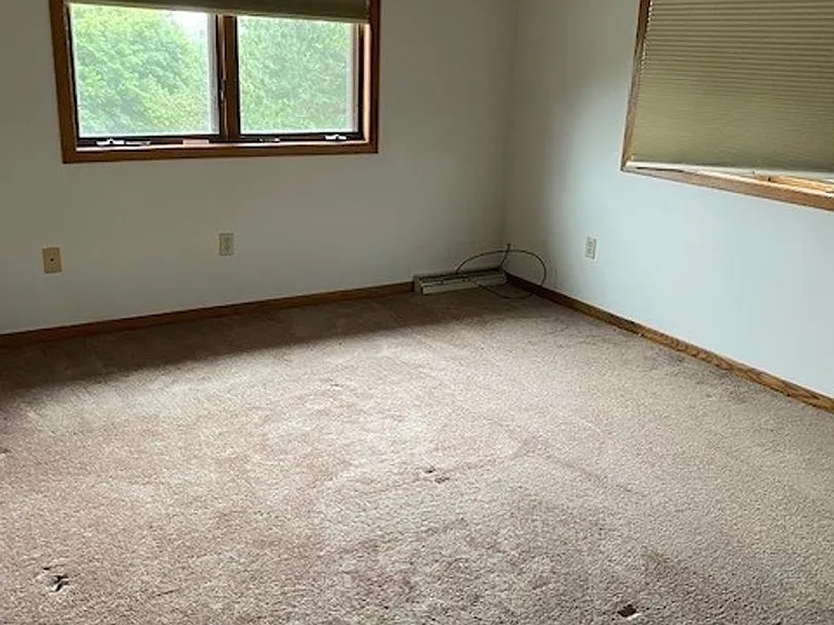 700 Meadow Park Dr — Photo 2