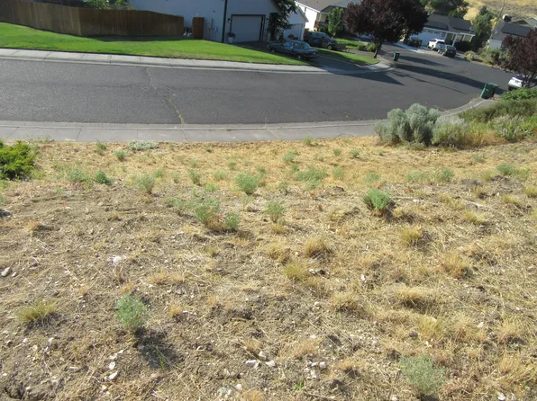 2320 James Martin Ct, Klamath Falls, OR 97601