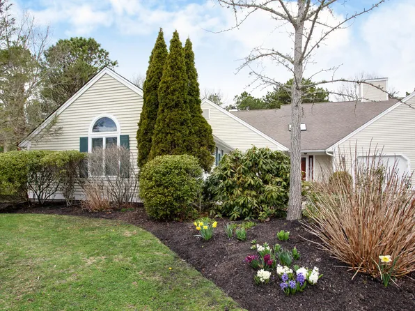 8 Kettle Lane, Mashpee, MA 02649