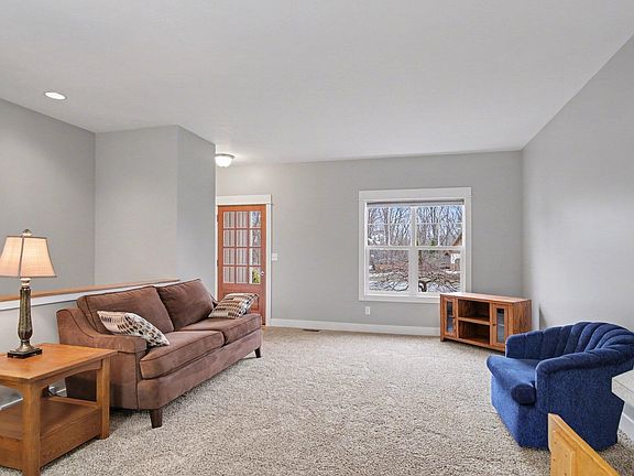 4th image of 1682 House St NE
