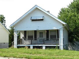 715 E 1st St, Maryville, MO 64468
