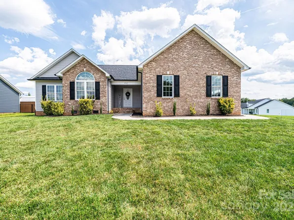 207 S 5th Ave, Maiden, NC 28650