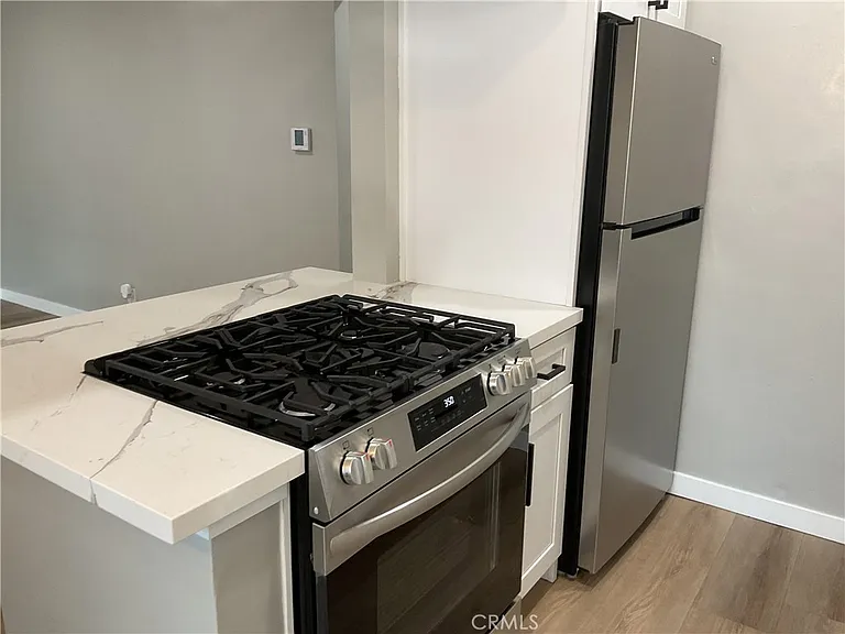 537 S 6th St #B — Photo 5