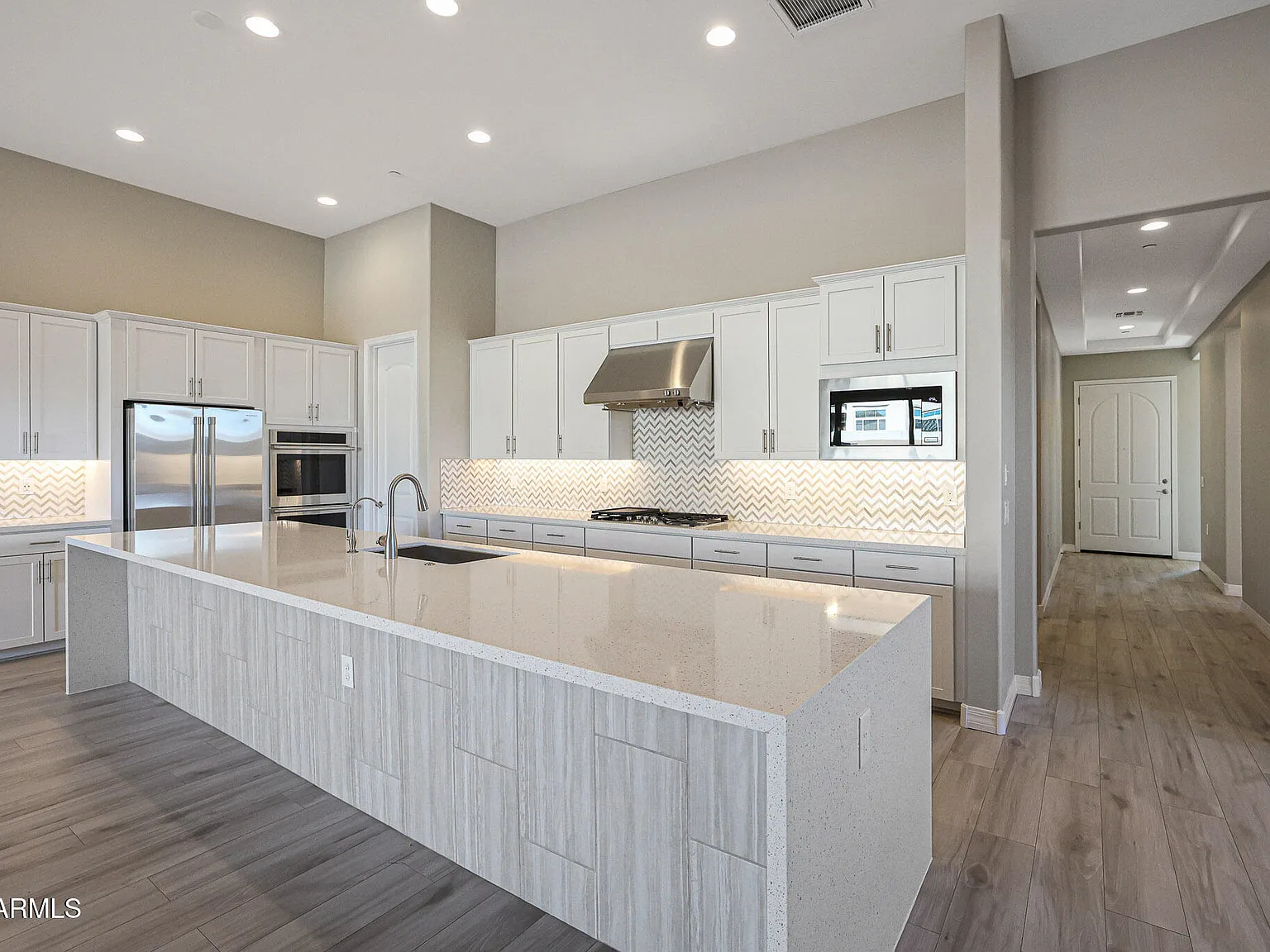 3 bed, 2.0 bath, 2150 sqft, $4,000 — Photo 4