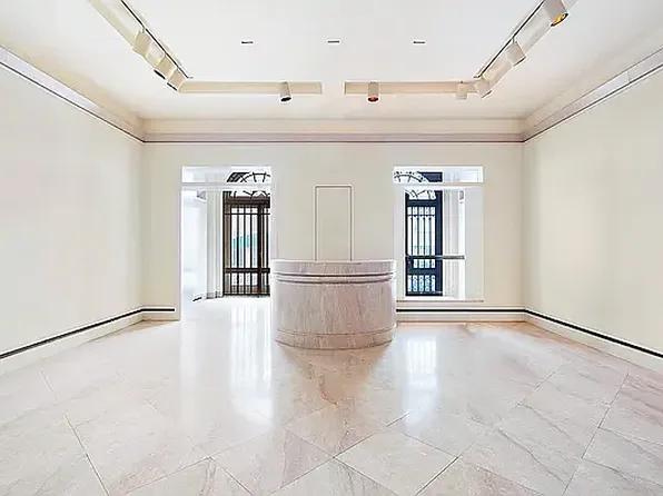 11 E 70th St #1A, New York, NY 10021