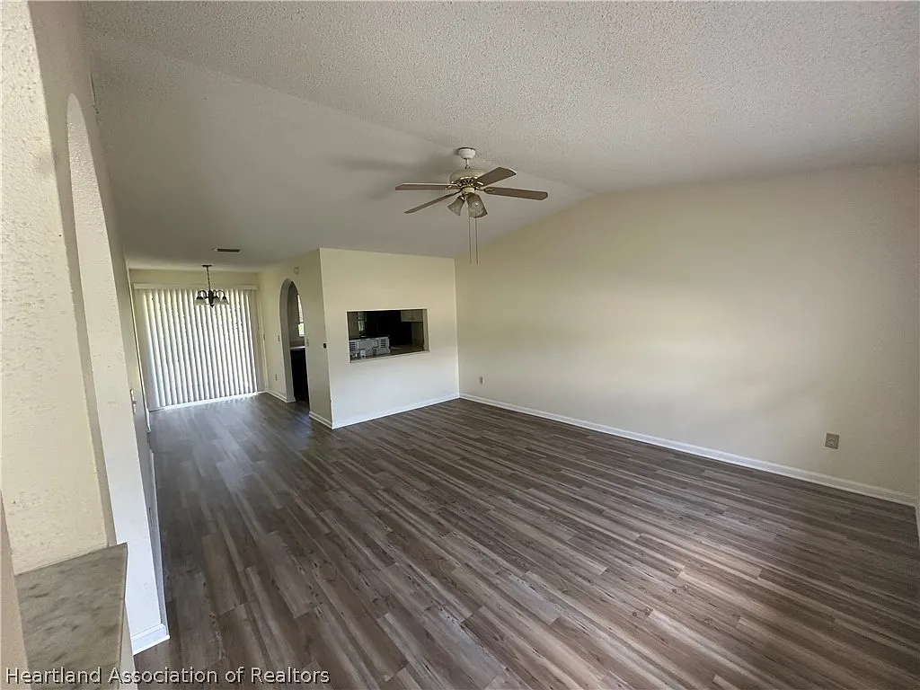 2 bed, 2.0 bath, 1012 sqft, $1,400 — Photo 3