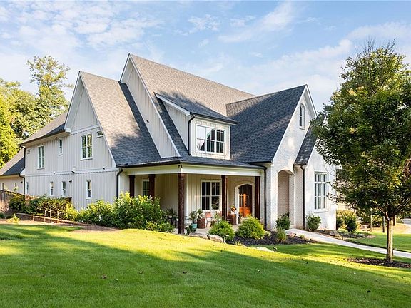 3rd image of 4218 Oak Forest Dr