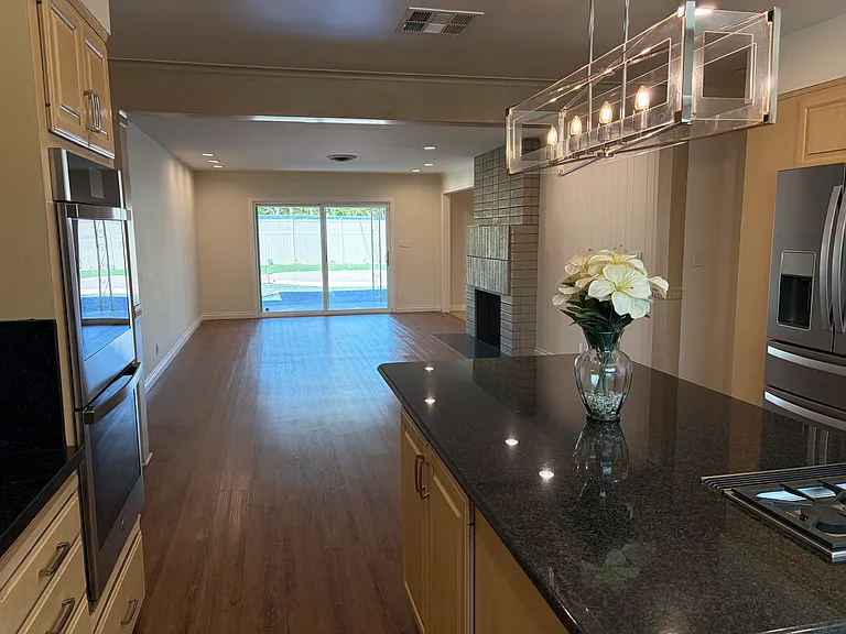 Main Kitchen, adjacent to dining/family room