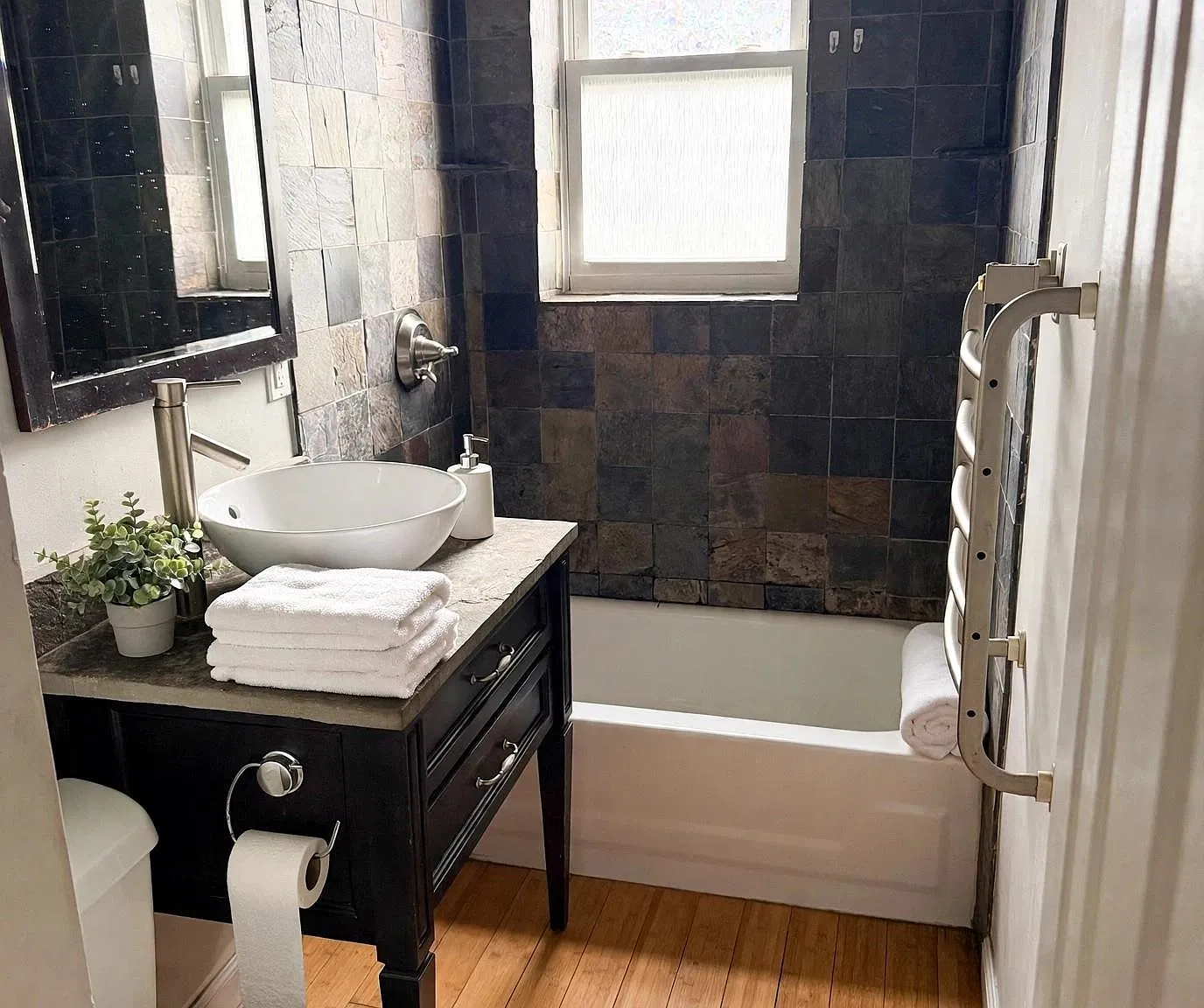 1 bed, 1.0 bath, $1,950 — Photo 4