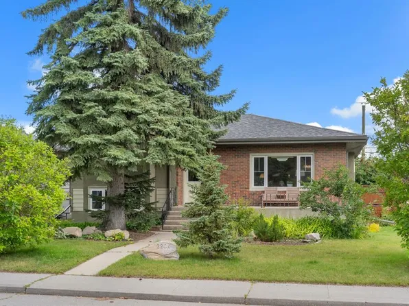 2204 SW Halifax Cres NW, Calgary, AB T2M 4C9