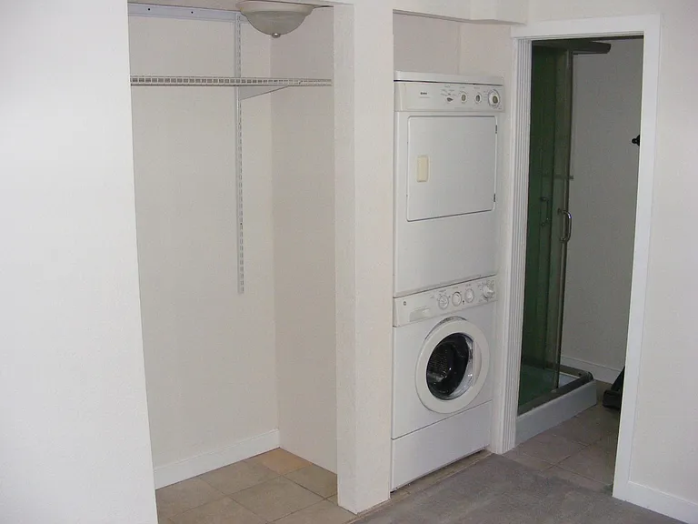 111 N Park St #C — Photo 4