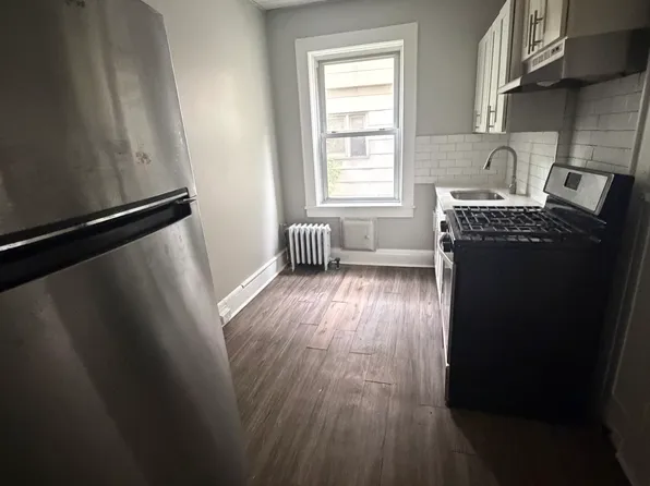 234 Walnut St #5, Roselle, NJ 07203