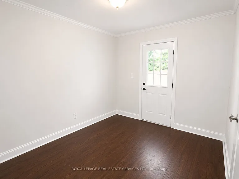 132 Elmwood Rd #MAIN FLOOR — Photo 8