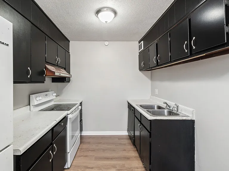2716 Holbrook Dr #H — Photo 10