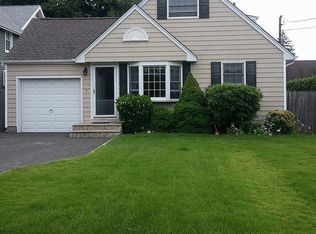 44 Bulger St, Babylon, NY 11702