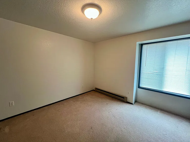 1130 Hemlock Ct — Photo 15