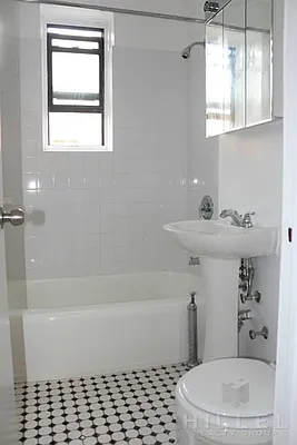 Rented by Hillel Realty Group | media 15